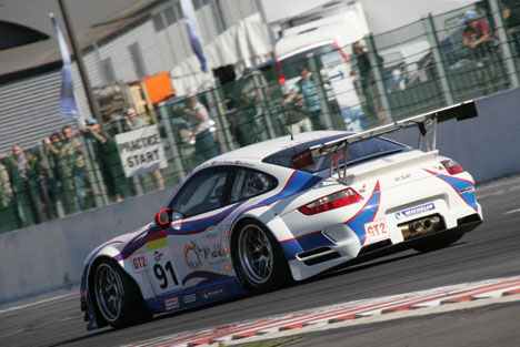 Lars Erik Nielsen og Allan Simonsen mangler lidt speed i deres Porsche.